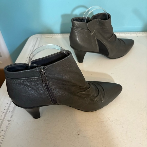 Kenneth Cole Reaction women’s grey pointed toe ankle  booties in size 9.5 - Picture 4 of 12